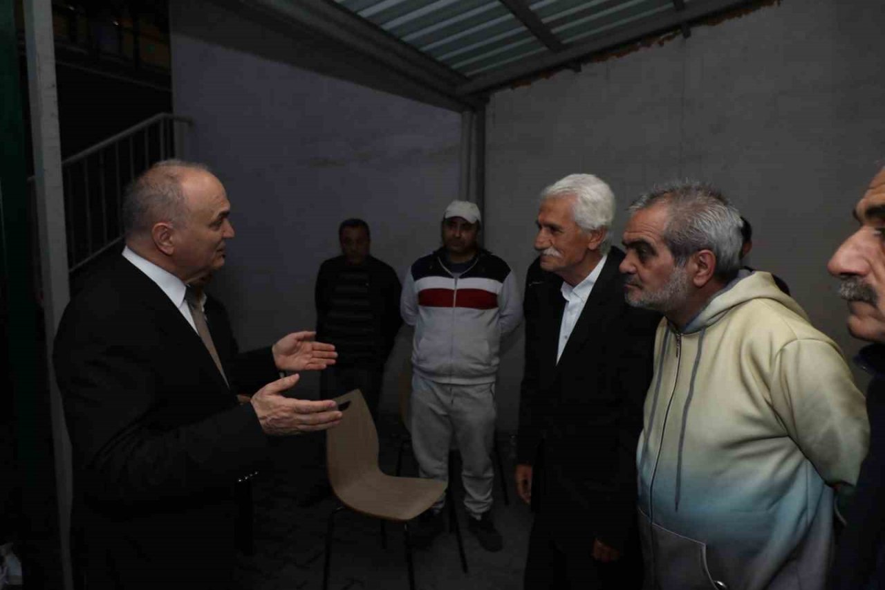 Başkan Özlü depremzedeleri ziyaret etti