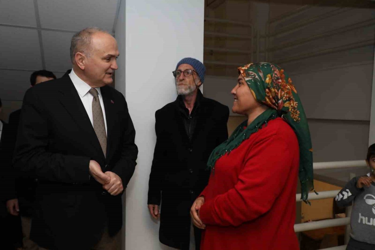 Başkan Özlü depremzedeleri ziyaret etti