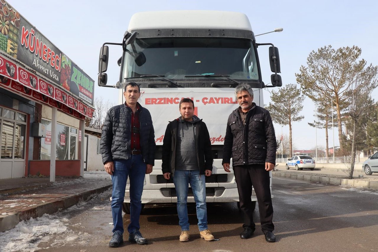 Deprem bölgesine yonca balyası desteği