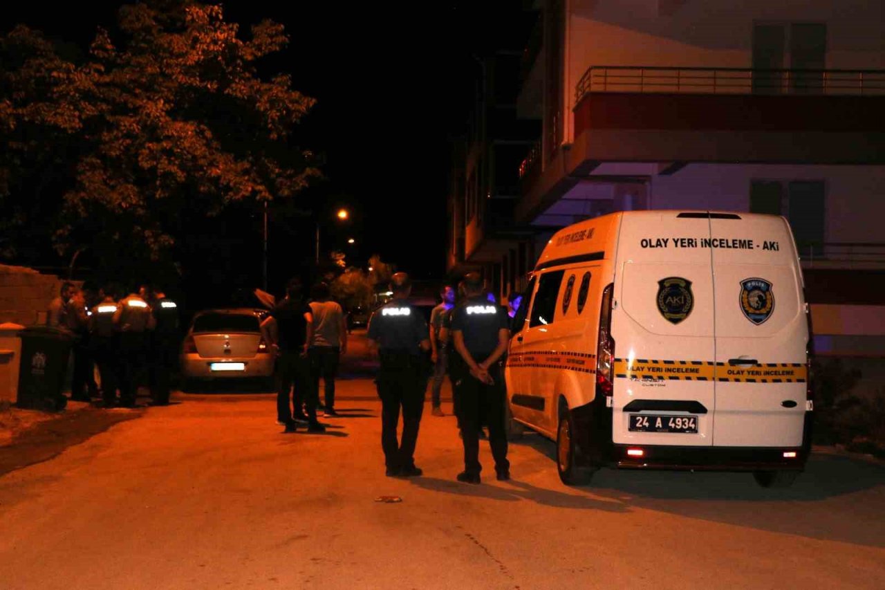 Eşini 22 bıçak darbesiyle öldüren sanık ağırlaştırılmış müebbet hapis cezasına çarptırıldı