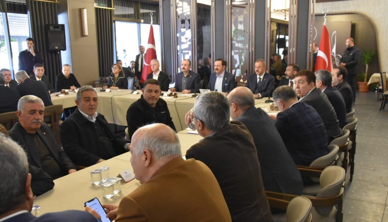 Başkan Sadıkoğlu, geçici ticaret alanları talebini Bakan Muş’a iletti