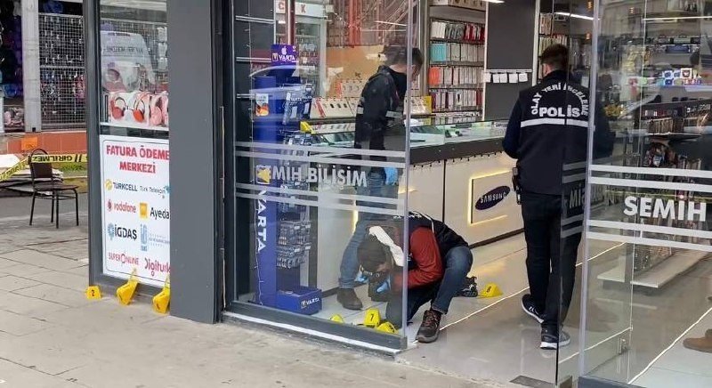 Pendik’te esnafa kurşun yağdırdı: O anlar kamerada