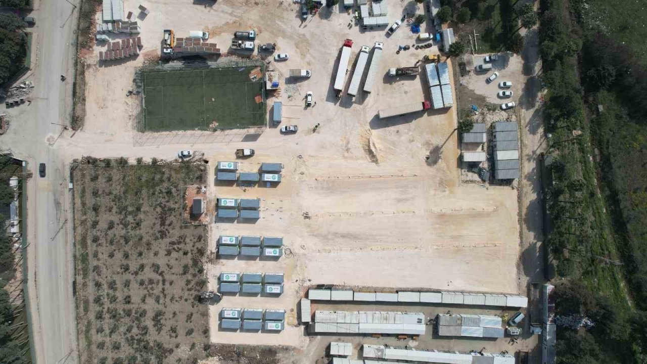 Bursa Büyükşehir Belediyesi Hatay’da depremzedelerin yaralarını sarıyor