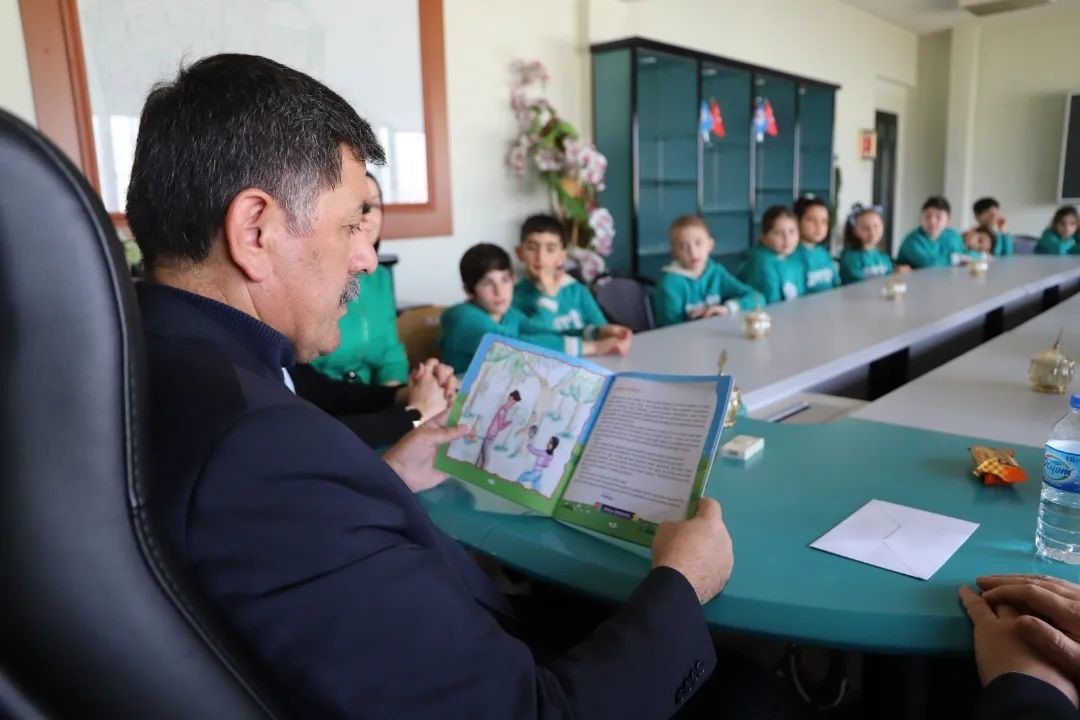 “Hayat Dolu Öyküler” adlı kitabın geliri depremzedelere