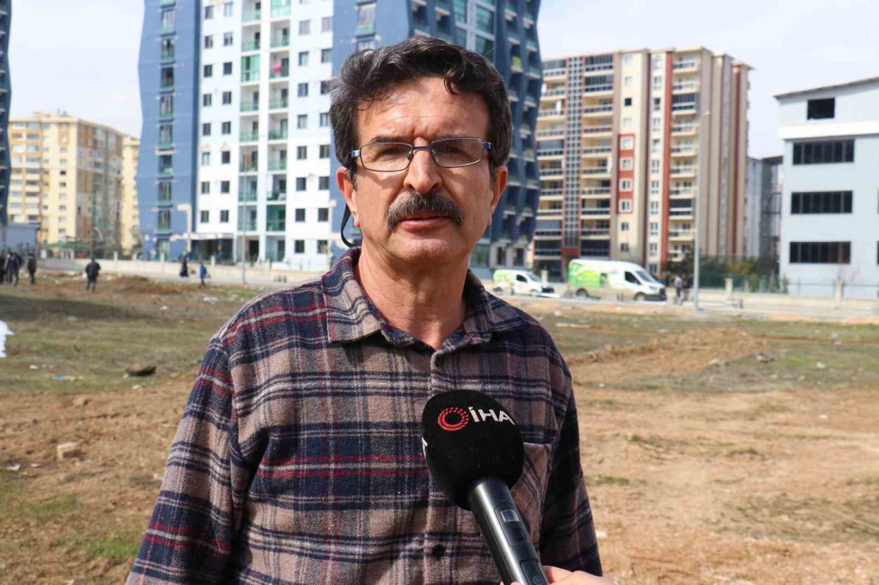 4 yıllık binanın kolon ve kiriş aralarında tahta parçaları çıktı