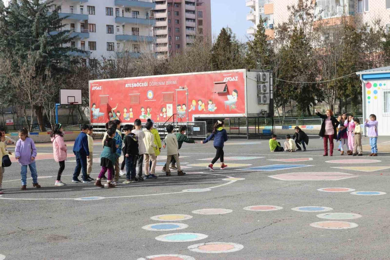 40 gün sonra Diyarbakır’da öğrenciler okuluna kavuştu