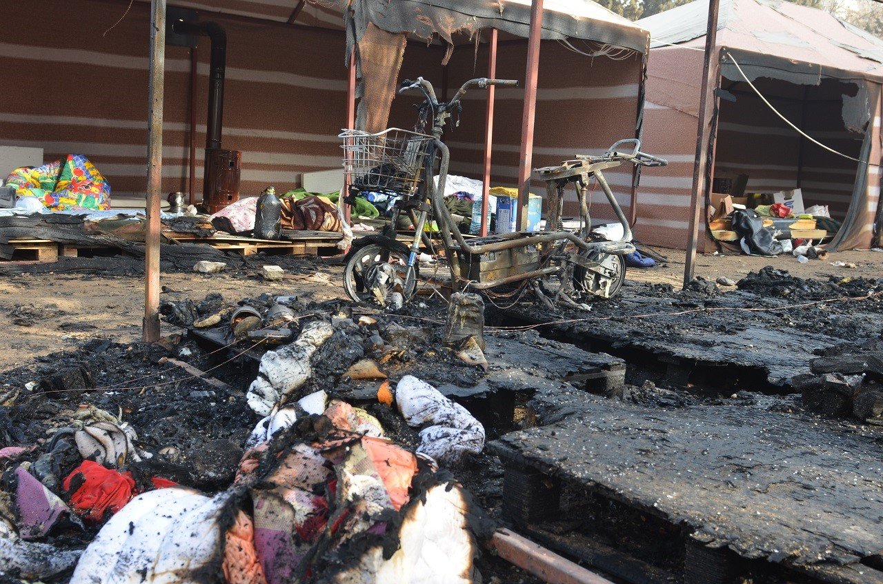 Depremzedelerin kaldığı çadır kentte yangın