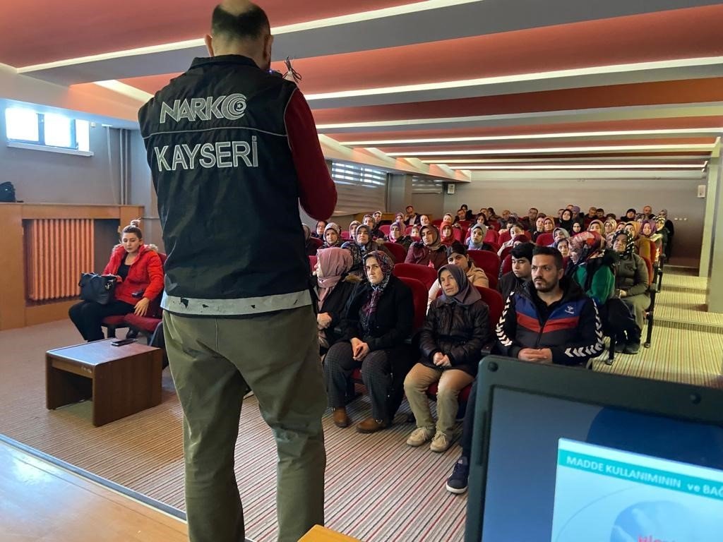 Narkotik polisi uyuşturucuya geçit vermiyor