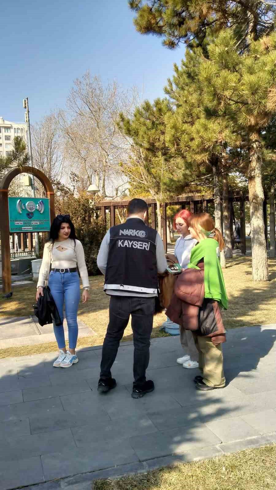 Narkotik polisi uyuşturucuya geçit vermiyor