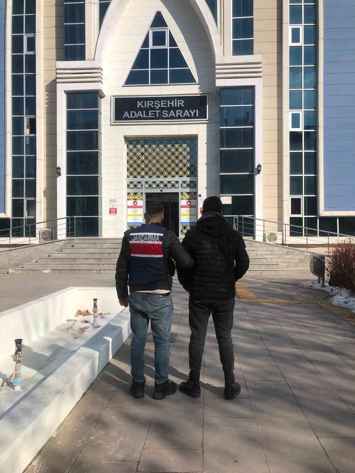 Kırşehir jandarmadan aranan şahıs operasyonu