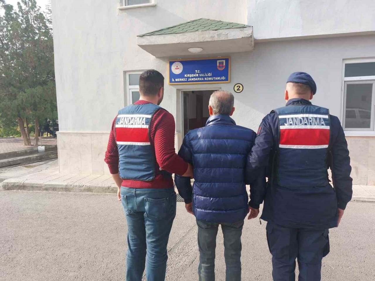 Kırşehir jandarmadan aranan şahıs operasyonu