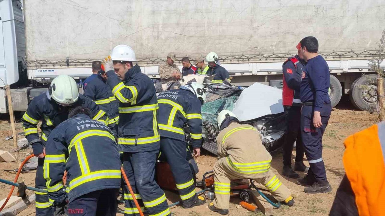 Mardin’de tır otomobili biçti: 2 ölü, 2 yaralı