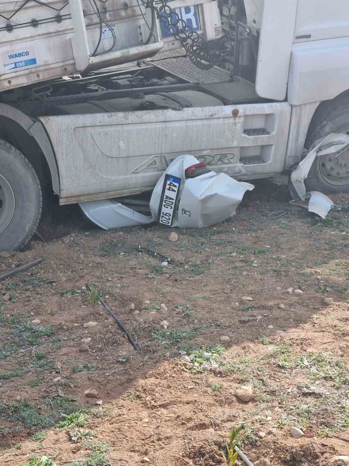 Mardin’de tır otomobili biçti: 2 ölü, 2 yaralı