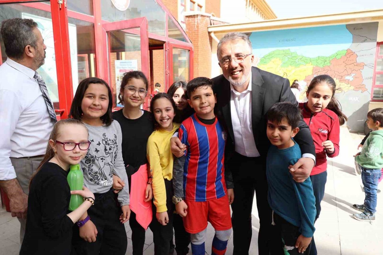 Nevşehir Belediyesi’nden 51 bin kitap bağışı