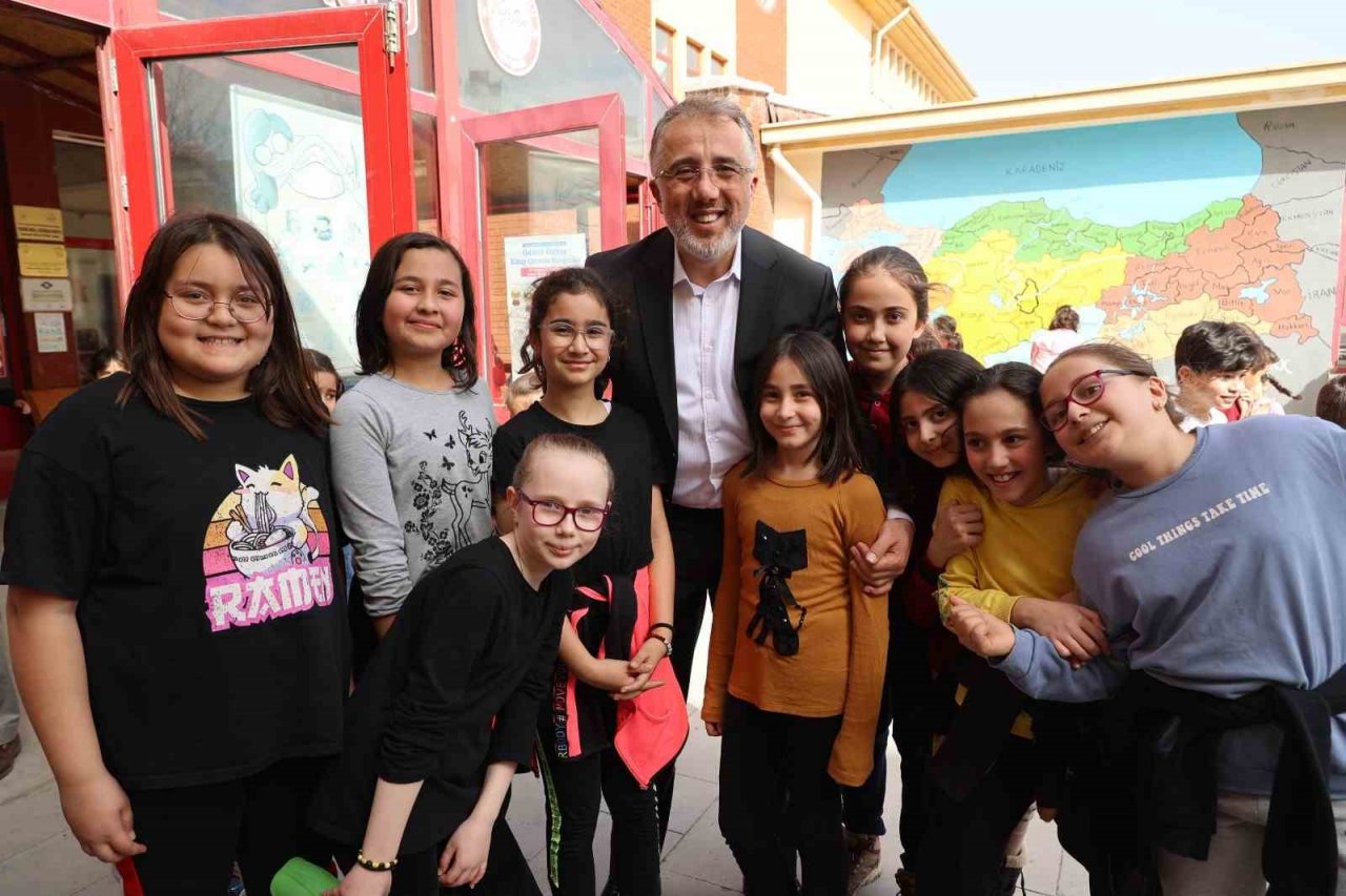 Nevşehir Belediyesi’nden 51 bin kitap bağışı