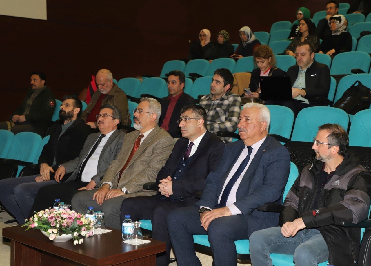 NEVÜ’de Tüm Öğrenenler İçin Dijital Eğitimi İyileştirme (IDEAL) Projesi paydaş bilgilendirme toplantısı yapıldı