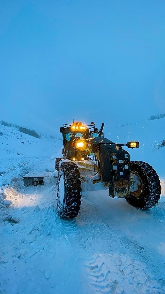 Özel İdare’nin karla mücadele mesaisi sürüyor