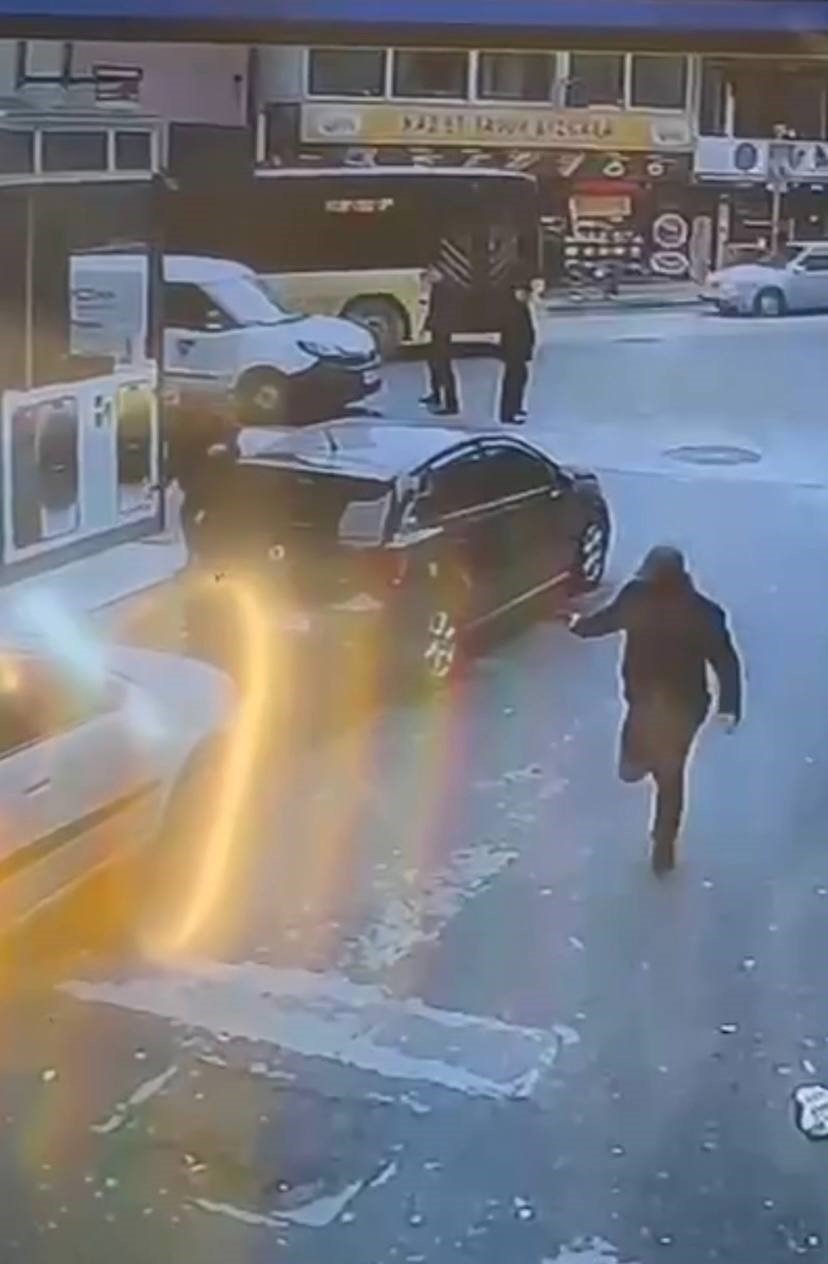 Pendik’te esnafa kurşun yağdırdı: O anlar kamerada