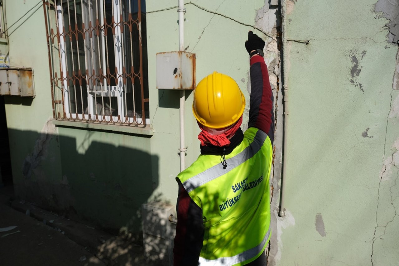 Sakarya Büyükşehir’den hasar tespiti çalışmalarına destek