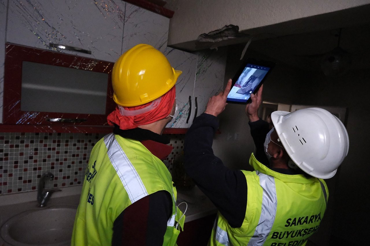 Sakarya Büyükşehir’den hasar tespiti çalışmalarına destek