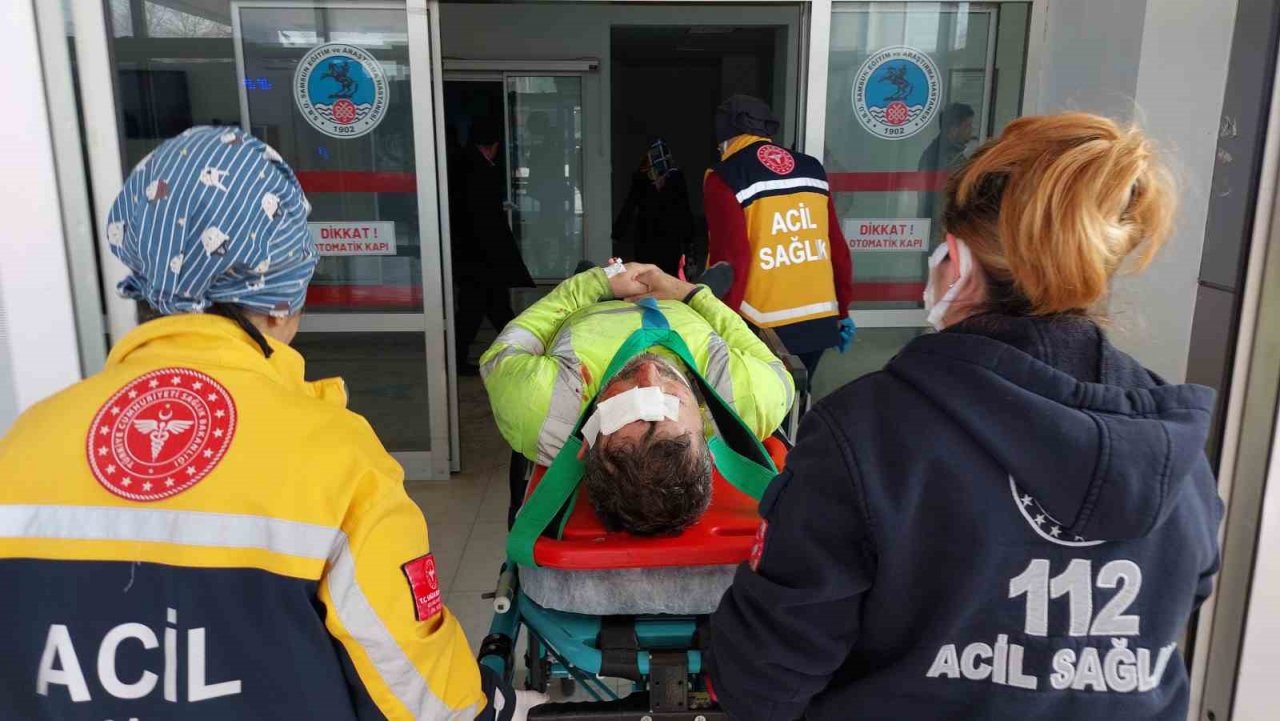 Çalıştığı beton mikserinin üzerinden düşen işçi yaralandı