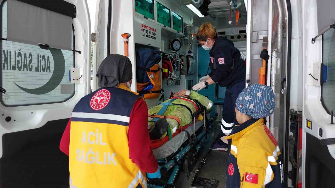 Çalıştığı beton mikserinin üzerinden düşen işçi yaralandı