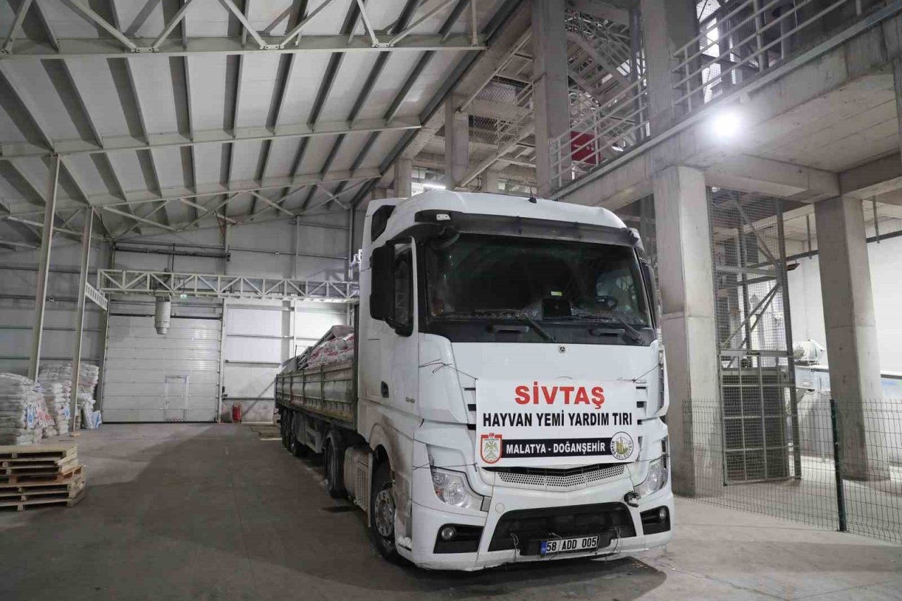 Sivas’tan deprem bölgesine yem desteği