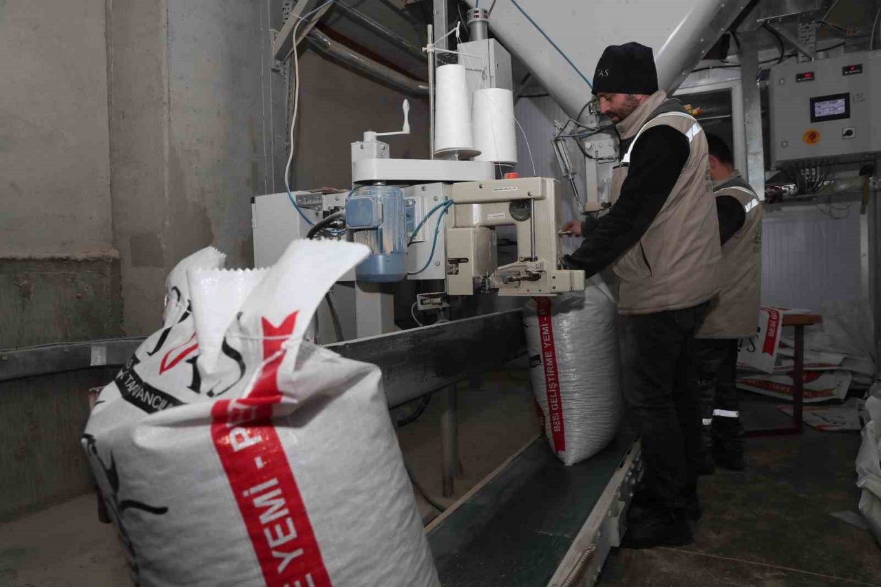 Sivas’tan deprem bölgesine yem desteği