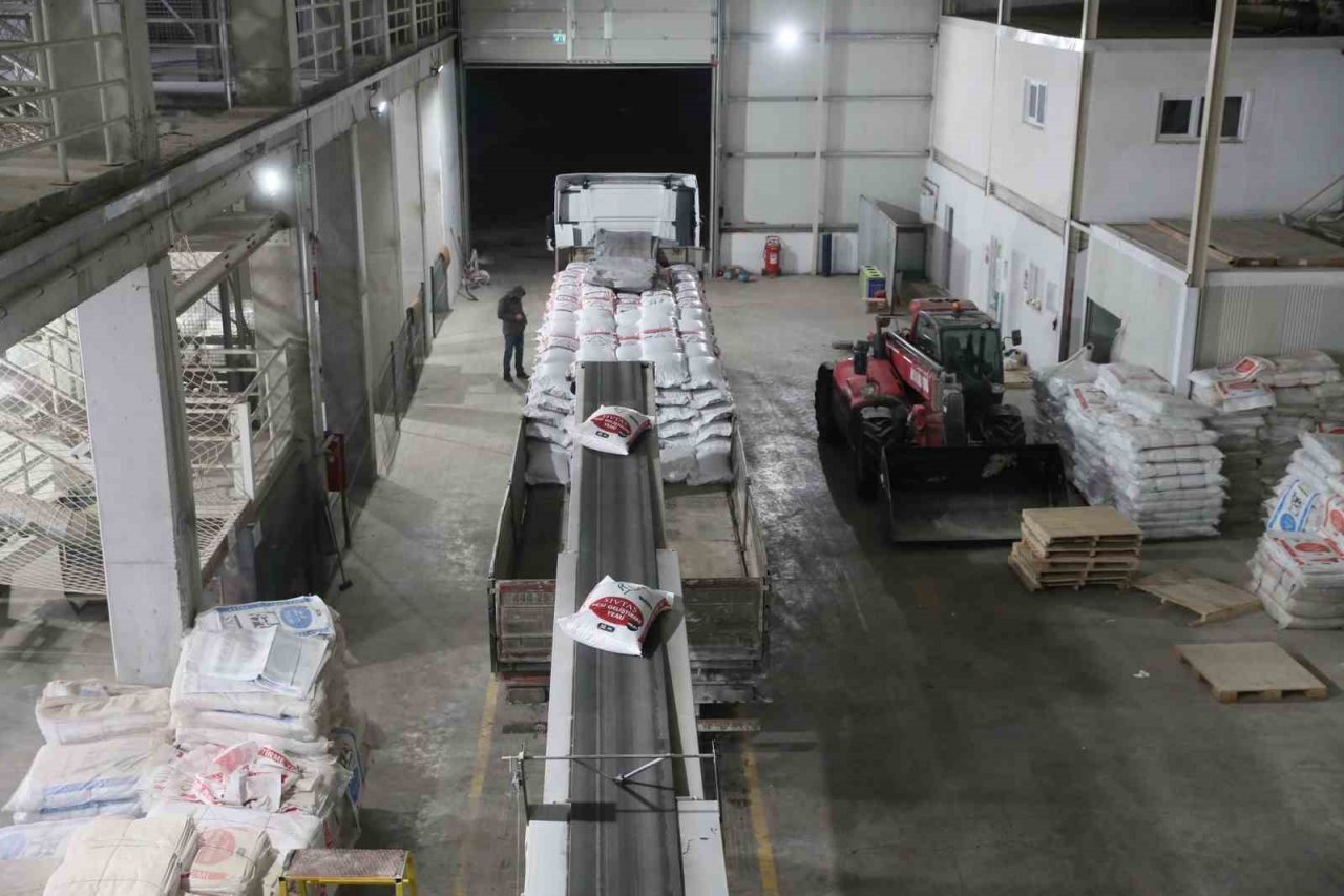 Sivas’tan deprem bölgesine yem desteği