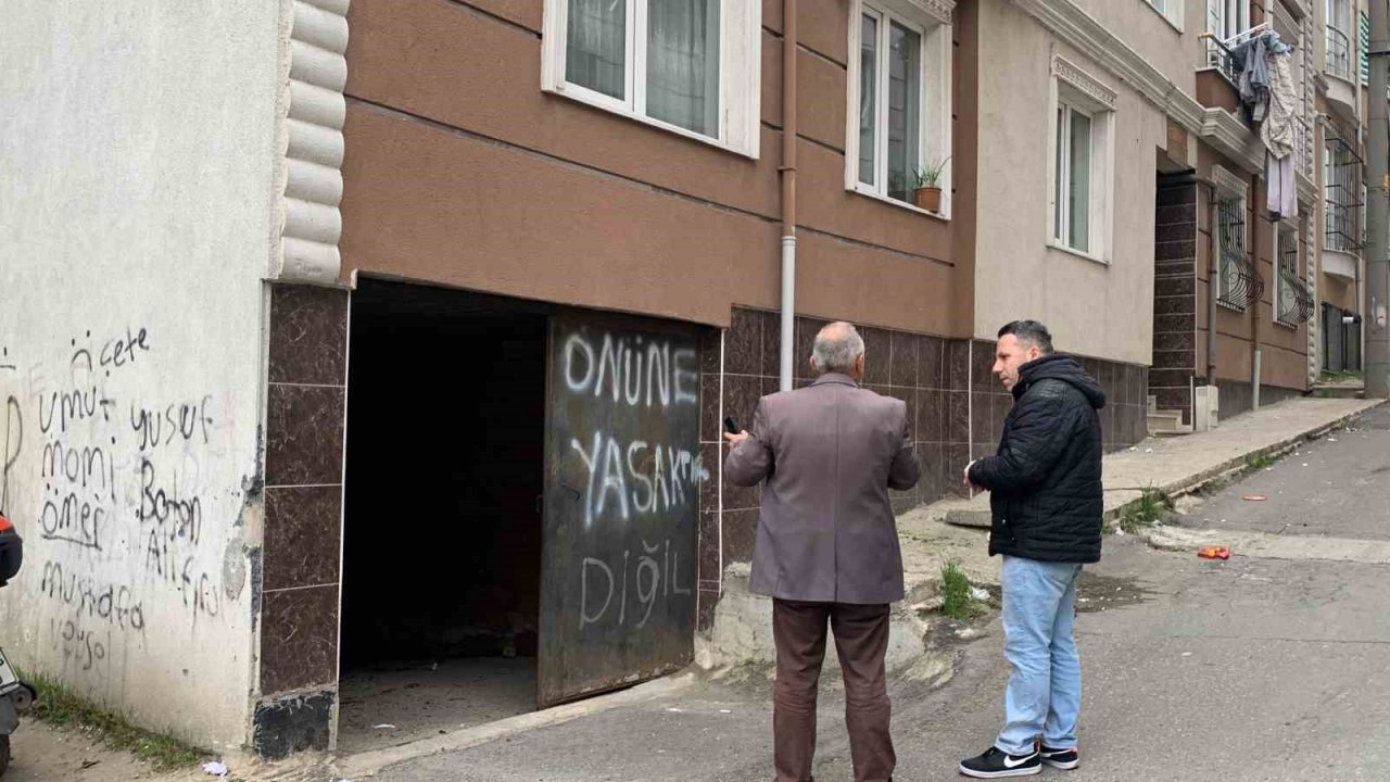 Bodrum katta biriken su apartman sakinlerini tedirgin ediyor