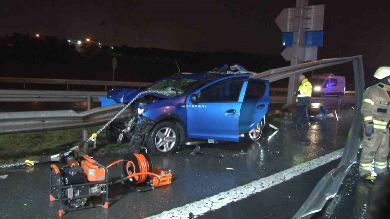 TEM Otoyolu’nda otomobil bariyere girdi: 1 ölü