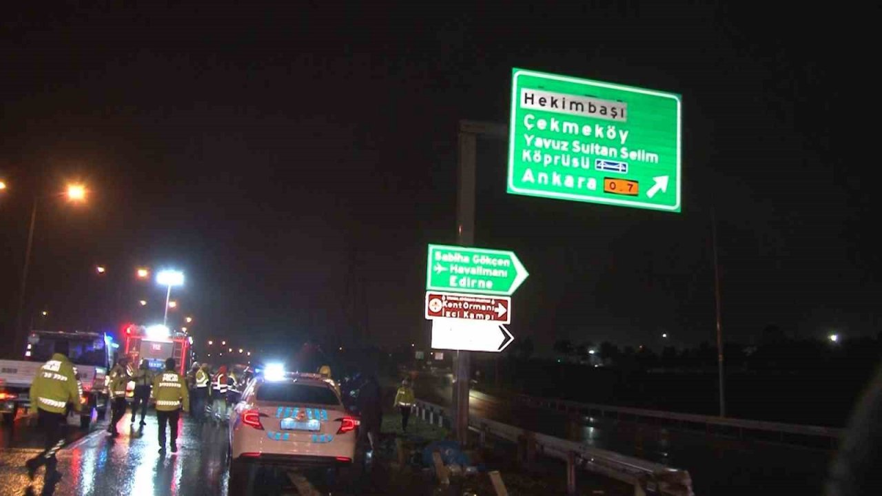 TEM Otoyolu’nda otomobil bariyere girdi: 1 ölü