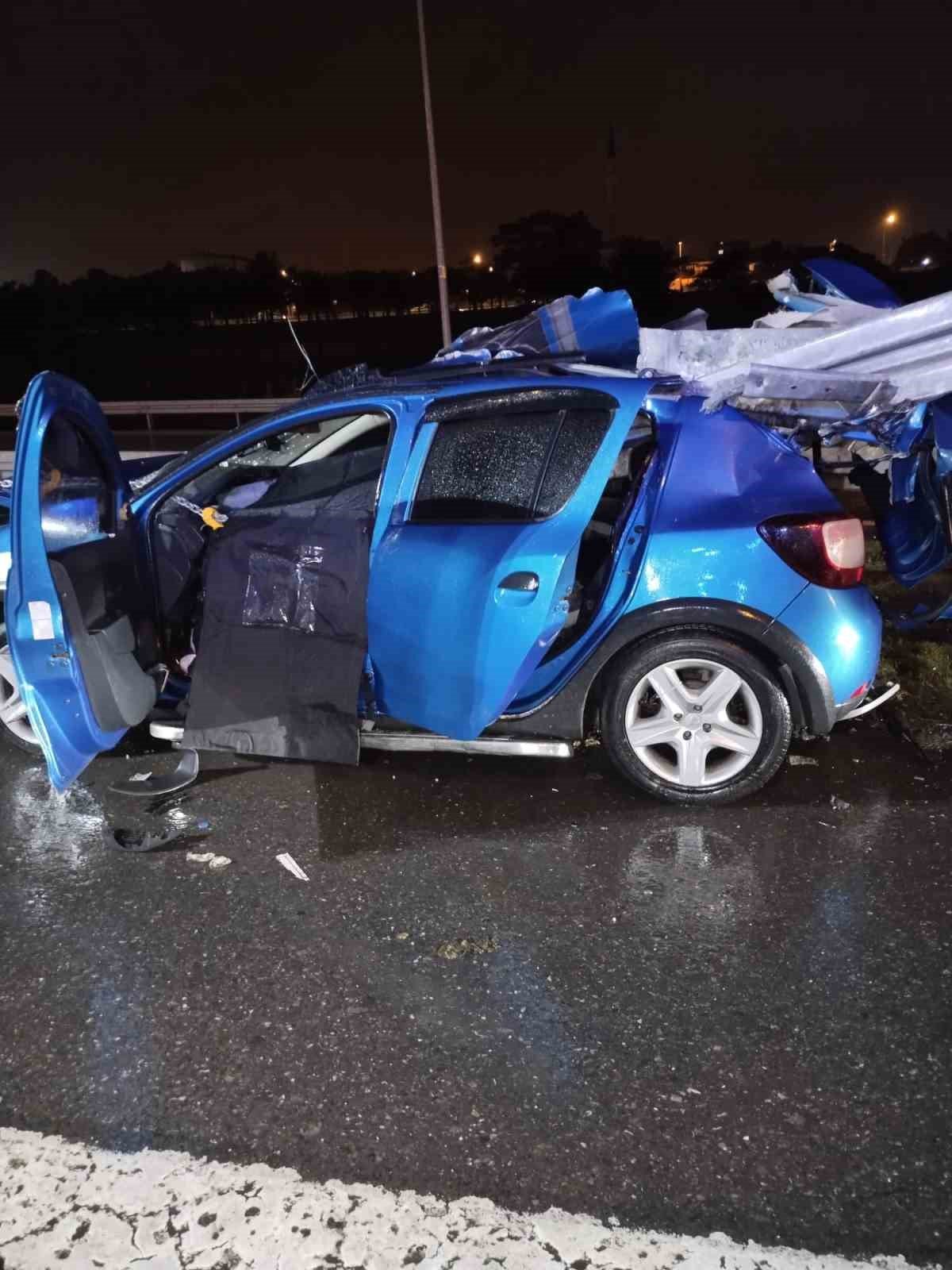 TEM Otoyolu’nda otomobil bariyere girdi: 1 ölü