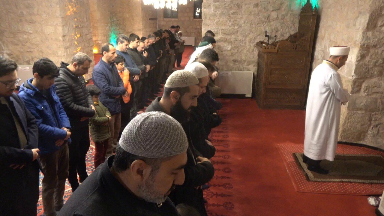 Siirt’te 9 asırlık tarihi Ulu Camii dayanıklılığıyla depreme meydan okuyor