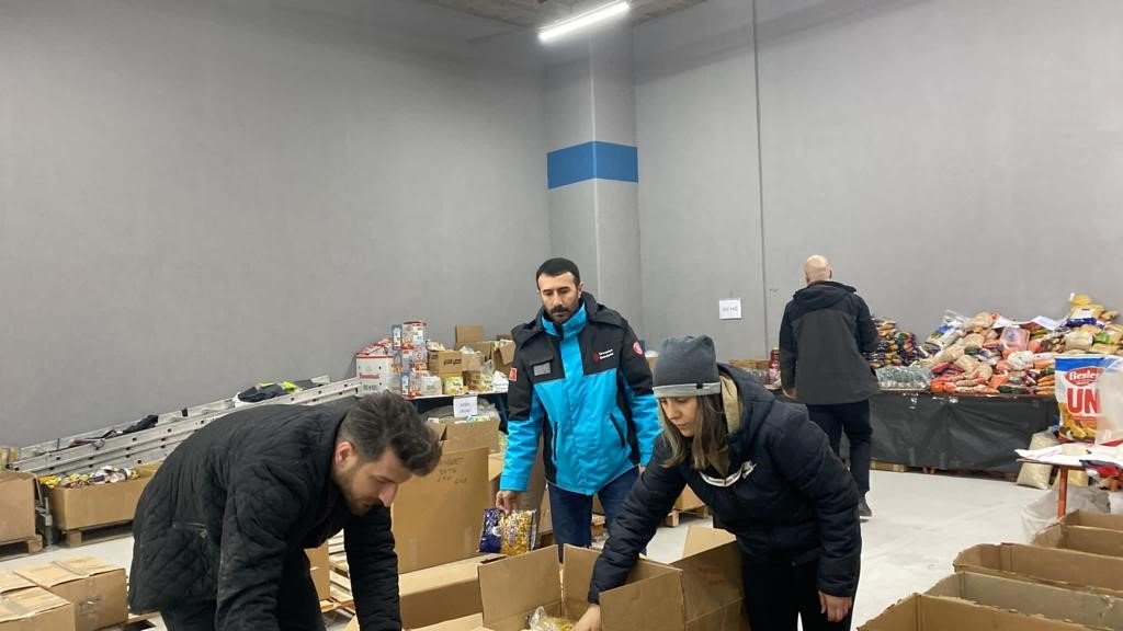 Ümraniye’de misafir edilen depremzedeler için alışveriş kartı desteği