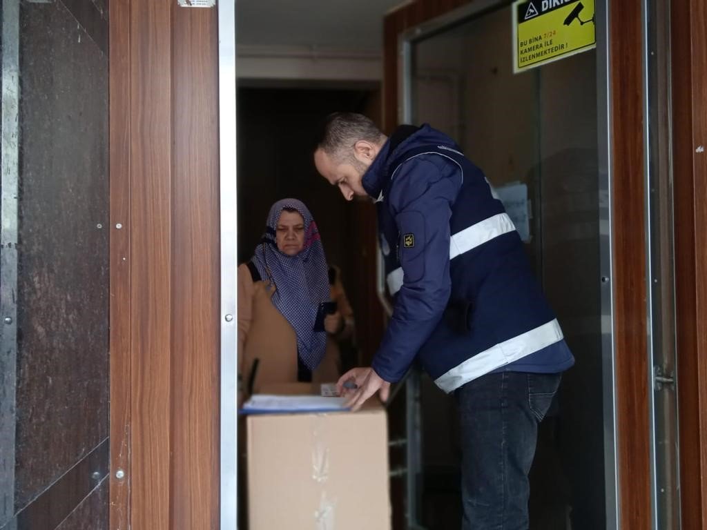 Ümraniye’de misafir edilen depremzedeler için alışveriş kartı desteği