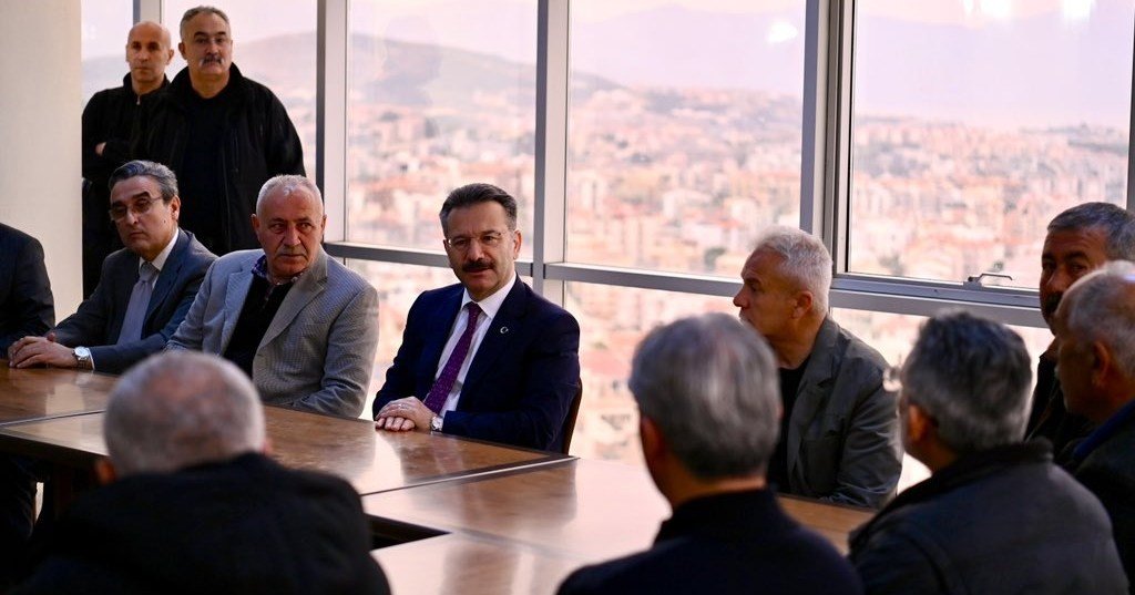 Vali Aksoy, Kuşadası’nda depremzedeler ile görüştü
