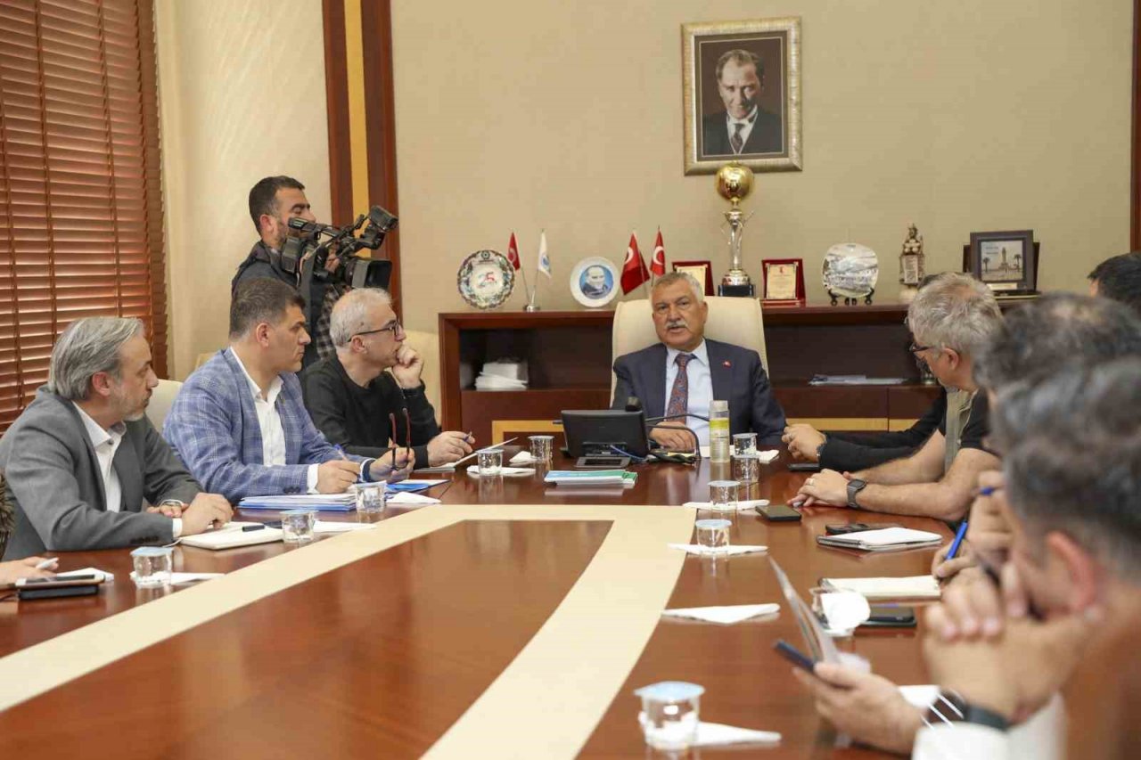 Başkan Karalar, "Deprem Dirençli Adana" için bilim insanlarıyla çalışma başlattı