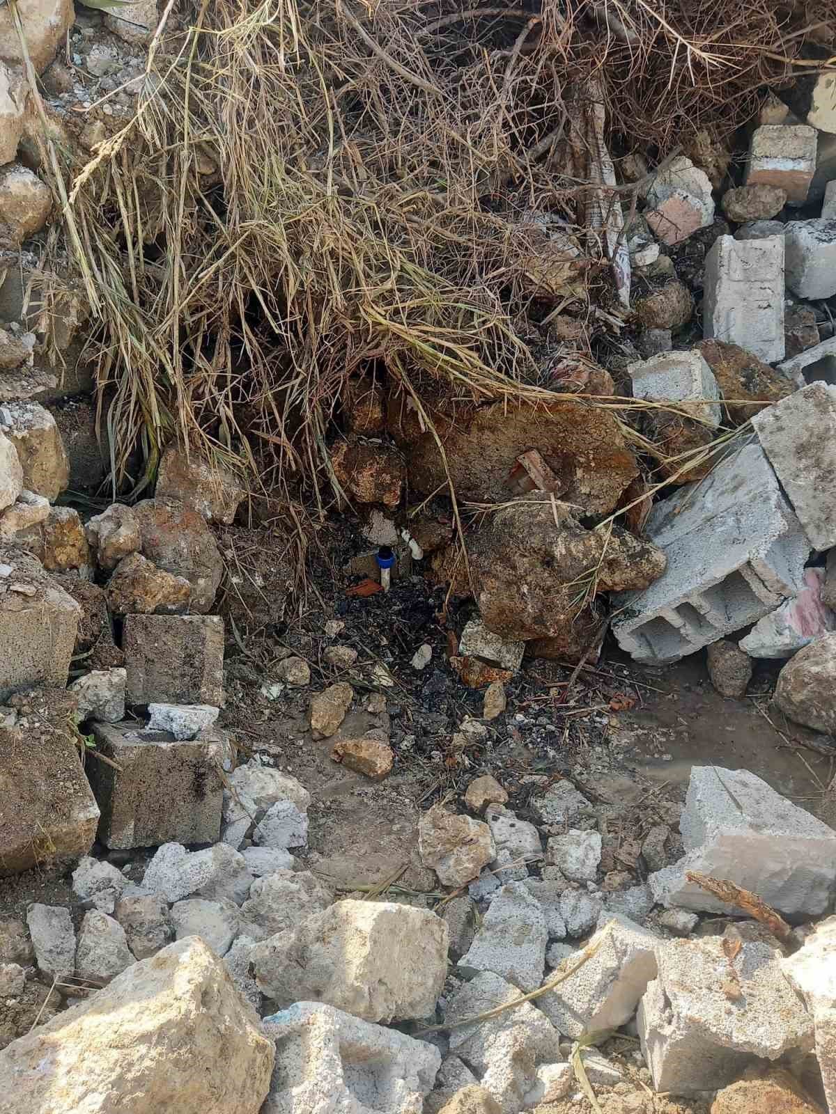 Afyon ekibi deprem bölgesinde su şebekeleri için çalışıyor