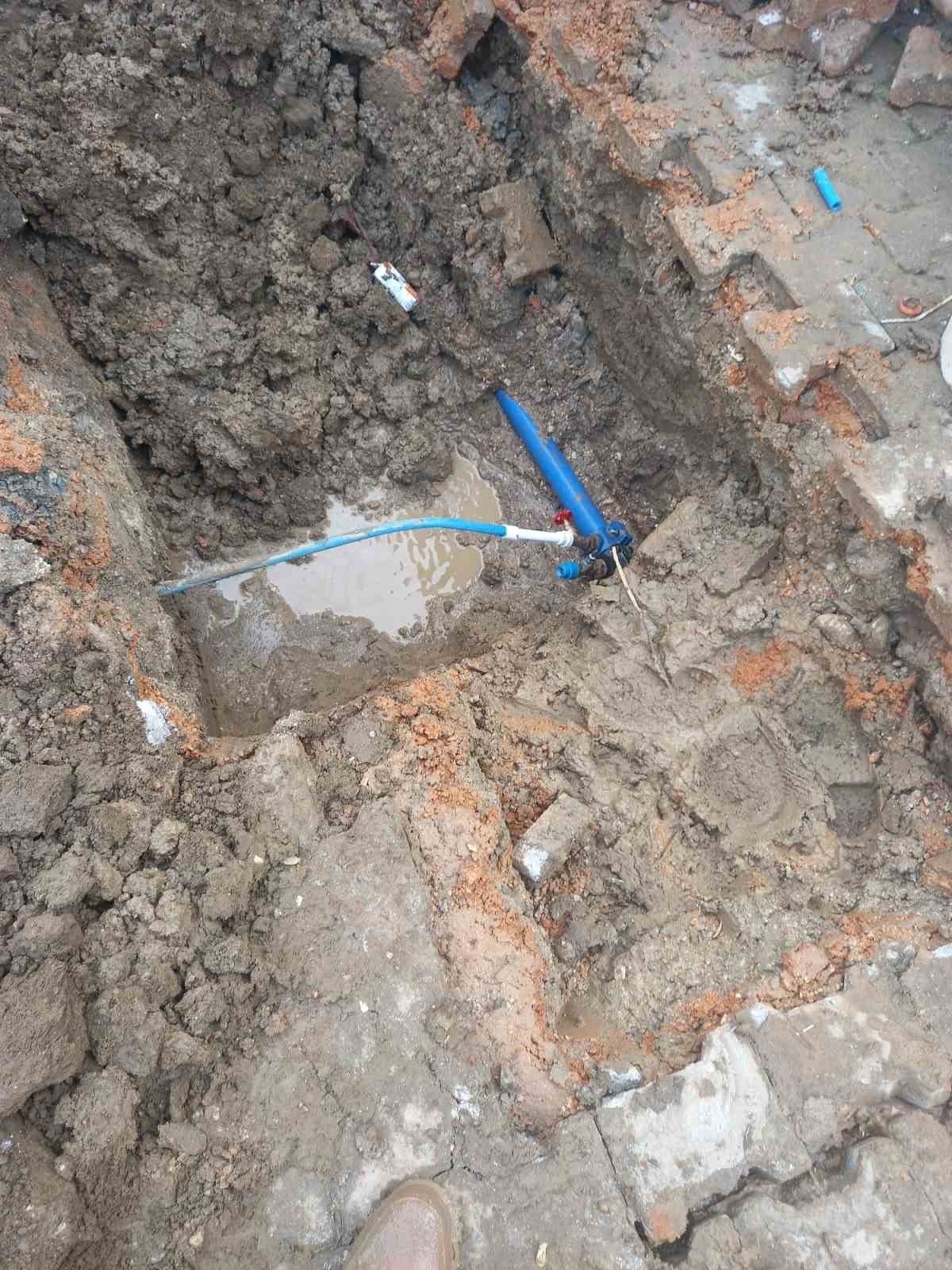 Afyon ekibi deprem bölgesinde su şebekeleri için çalışıyor