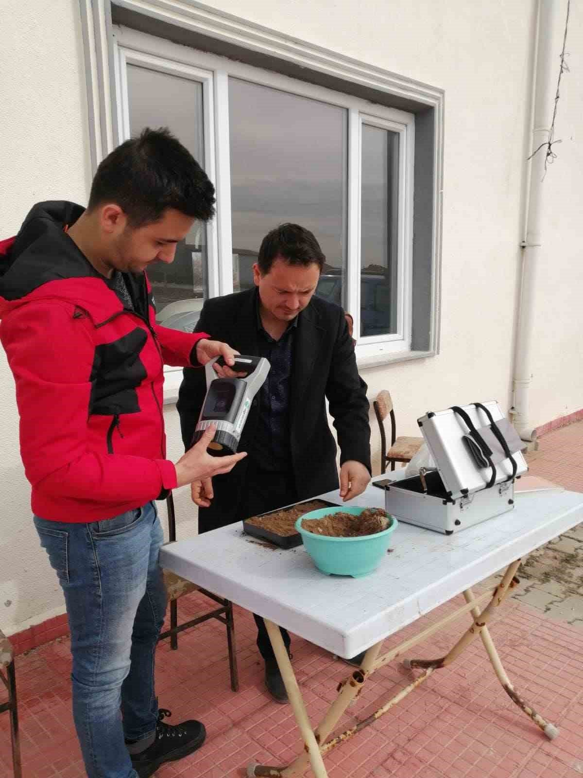 İhsaniye’de toprak analiz çalışması devam ediyor