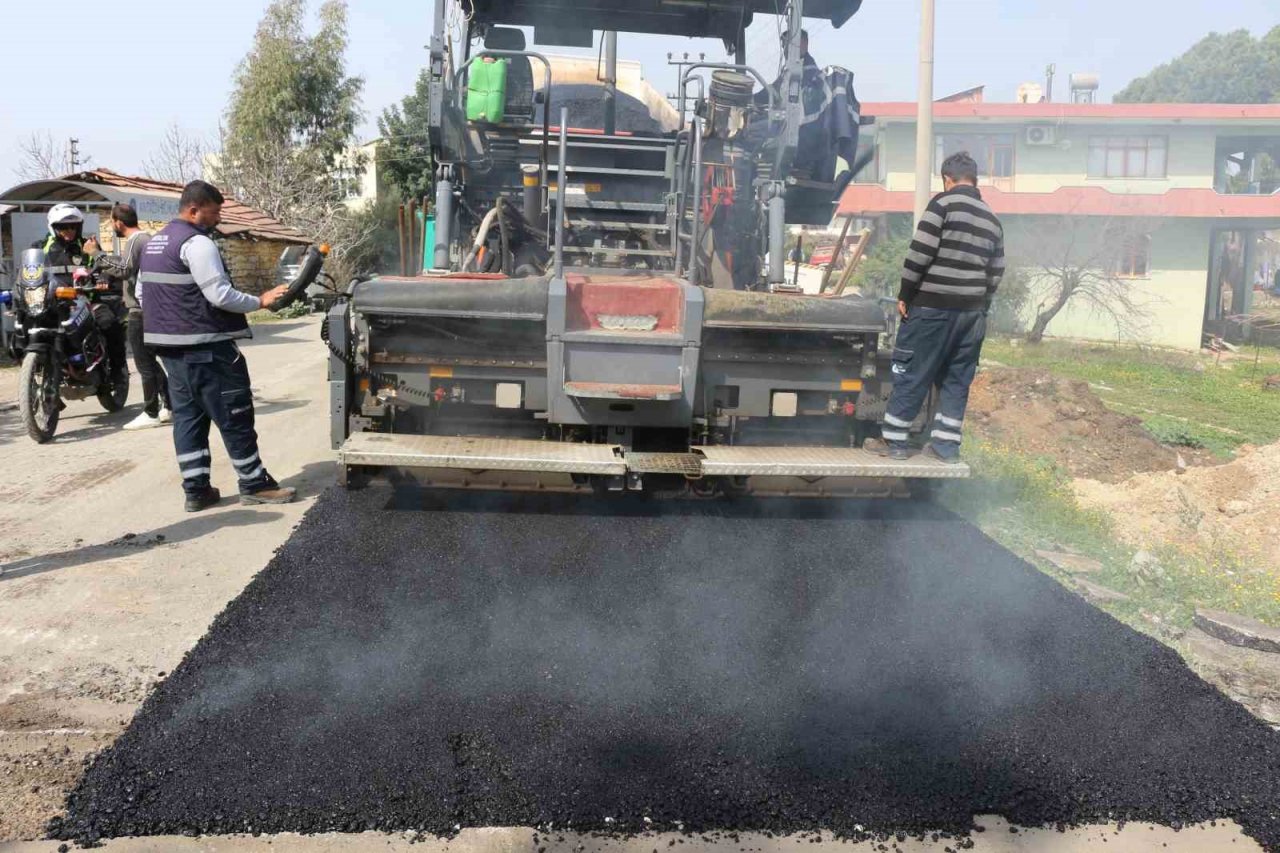 Serik’te sıcak asfalt çalışması