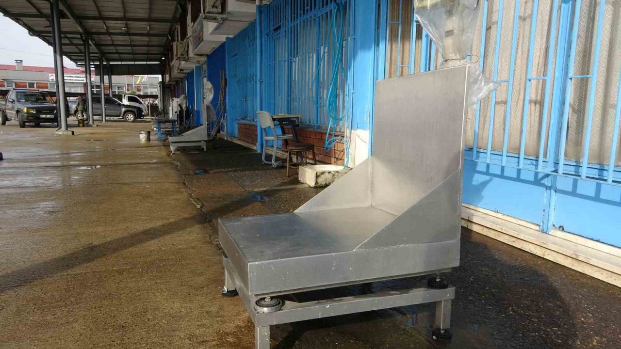 Balık gelmeyince toptancı balık hali boş kaldı