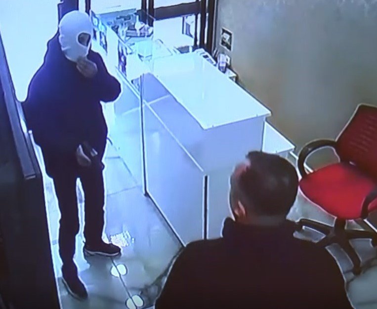 Gaziantep’te güpegündüz silahlı kuyumcu soygunu girişimi