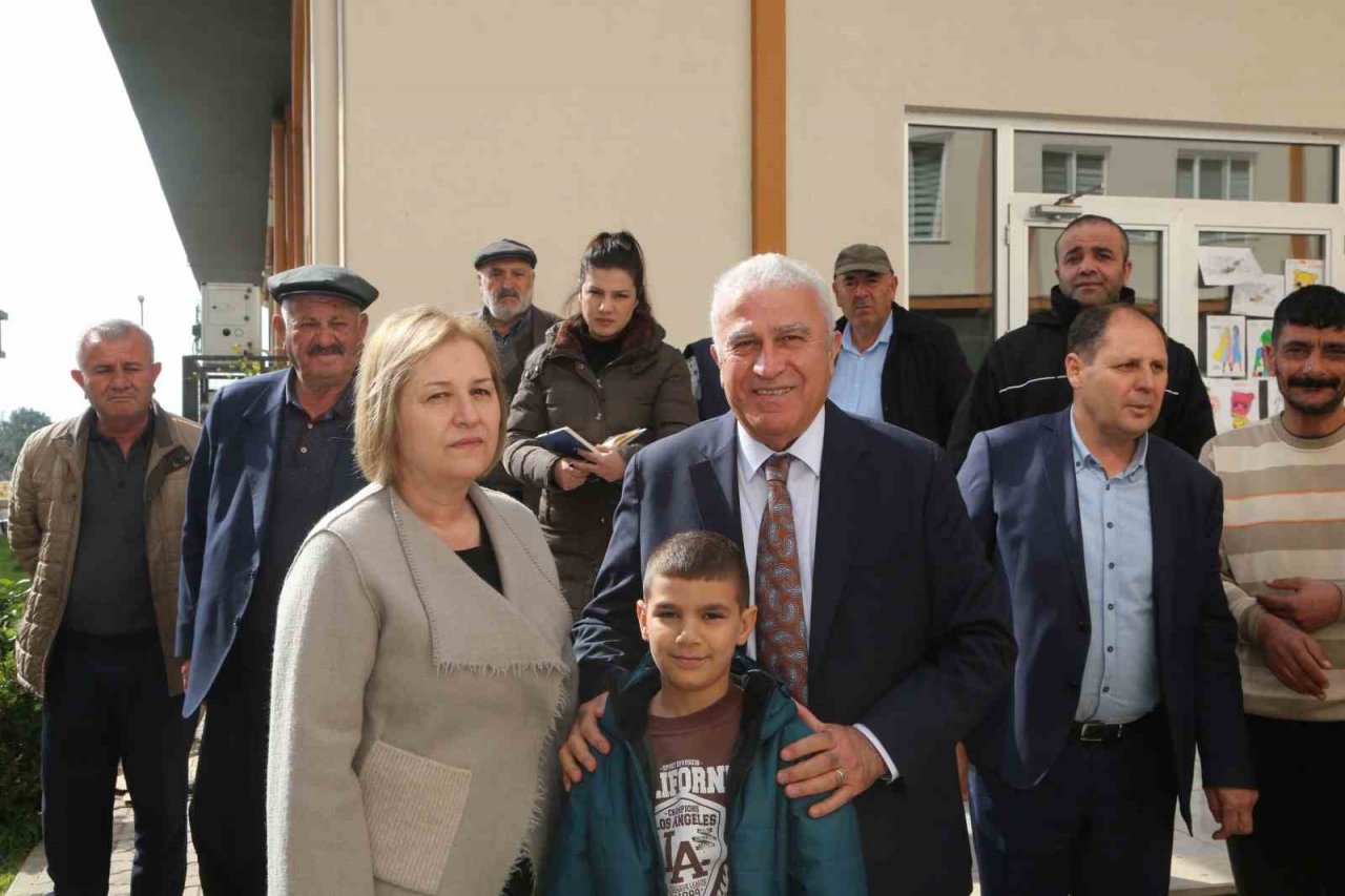 Başkan Atay, depremzedeler ile görüştü