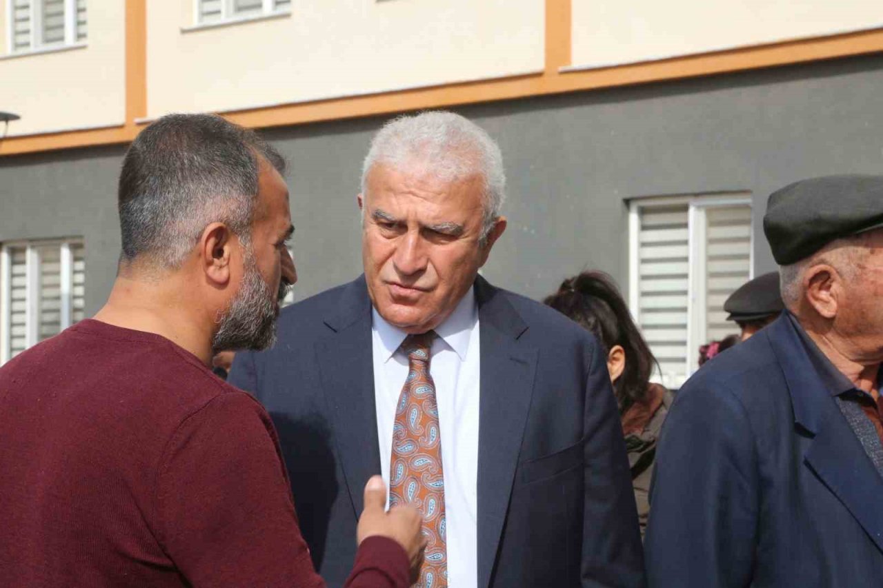 Başkan Atay, depremzedeler ile görüştü