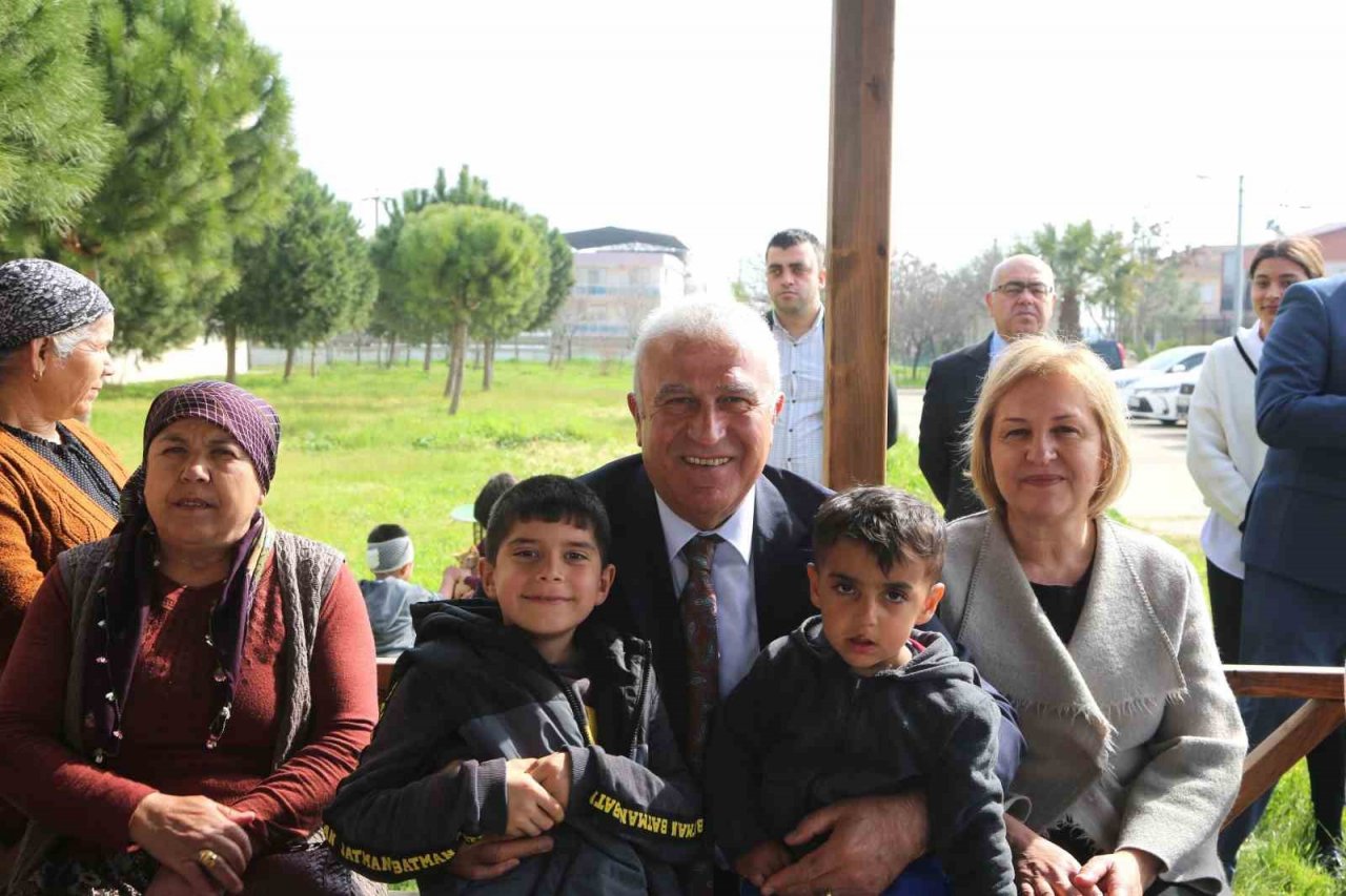 Başkan Atay, depremzedeler ile görüştü