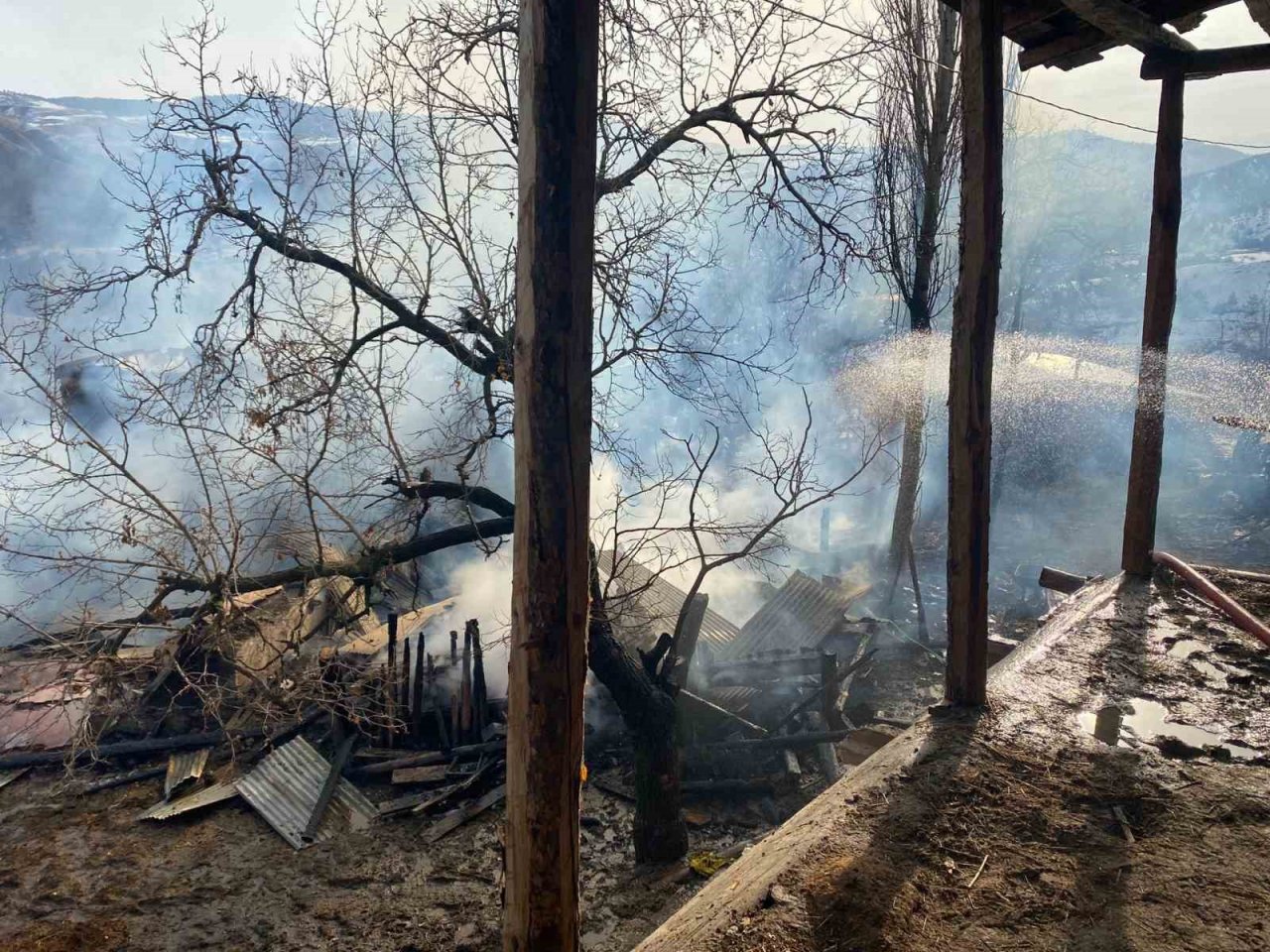 Oltu’da korkutan yangın