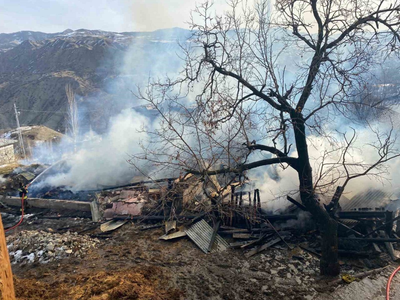 Oltu’da korkutan yangın