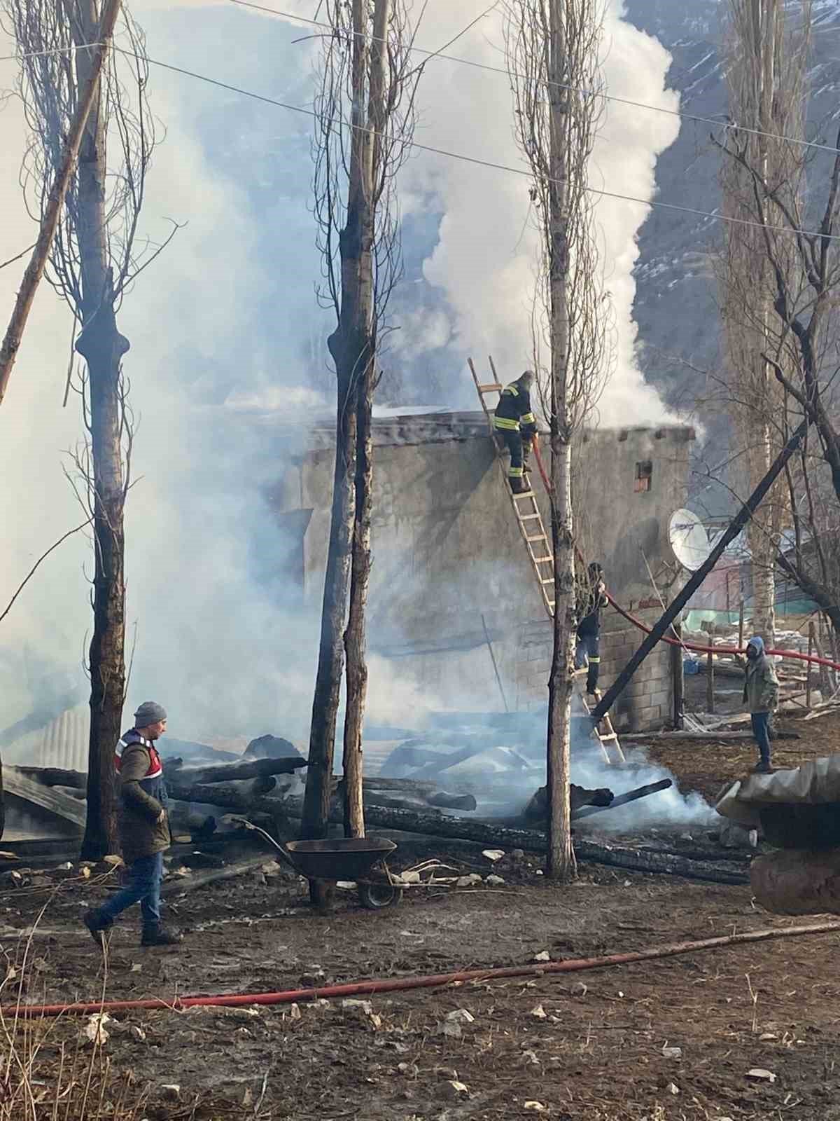 Oltu’da korkutan yangın